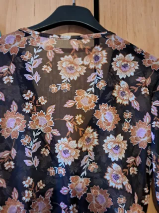 Blusa estampada floral manga larga