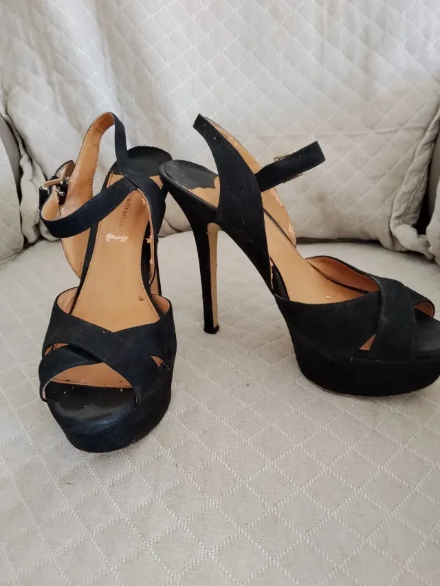 Zapatos de tacón negros