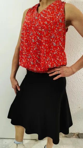 Conjunto Top Estampado y Falda Negra