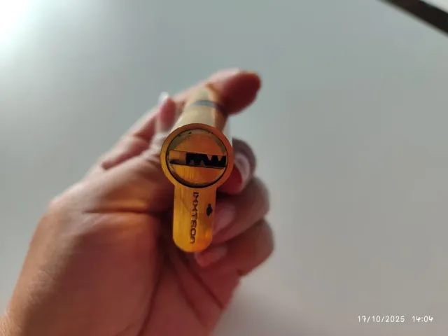 Bombín dorado con 5 llaves