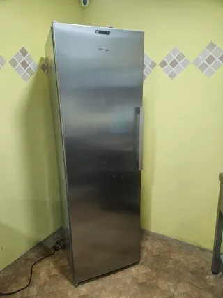 Congelador Whirlpool plateado