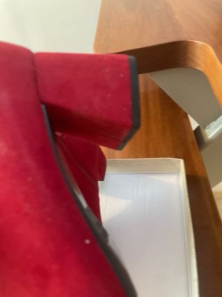 Botines de tacón rojas nuevas