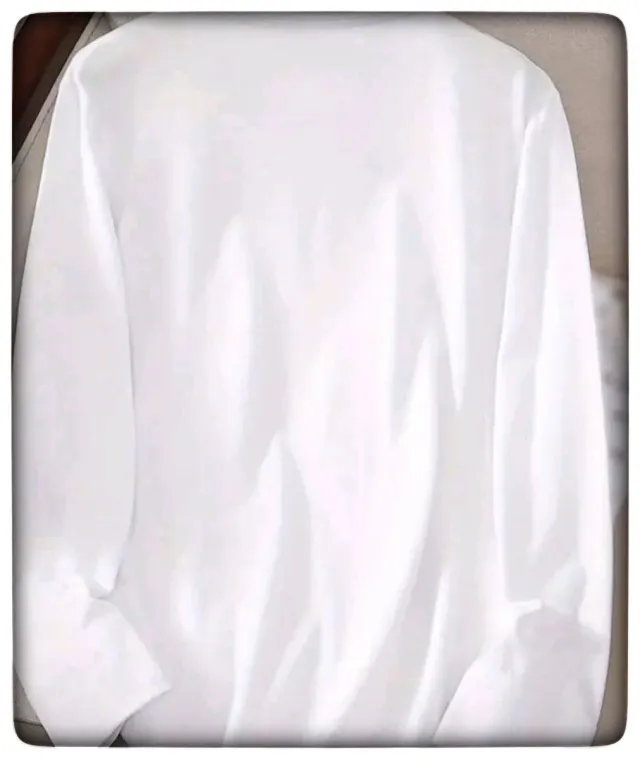 Camiseta blanca con corazón rosa