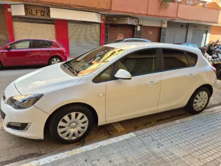 Opel Astra 2012 Diesel y economico