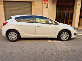 Opel Astra 2012 Diesel y economico
