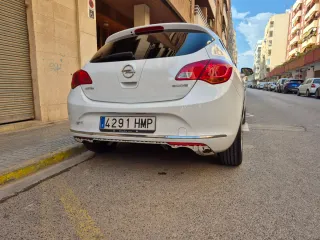 Opel Astra 2012 Diesel y economico