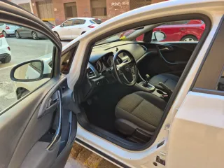 Opel Astra 2012 Diesel y economico