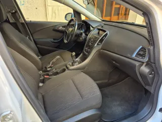 Opel Astra 2012 Diesel y economico