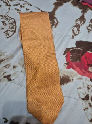 Corbata naranja con puntos
EXCLUSIVA