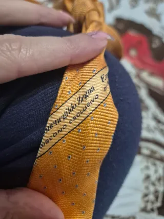 Corbata naranja con puntos
EXCLUSIVA