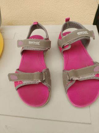 Sandalias Regatta niña rosa y gris