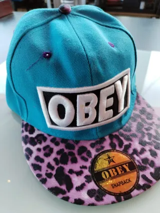 Gorras de béisbol variadas