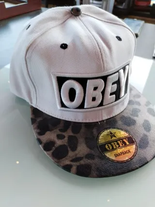 Gorras de béisbol variadas