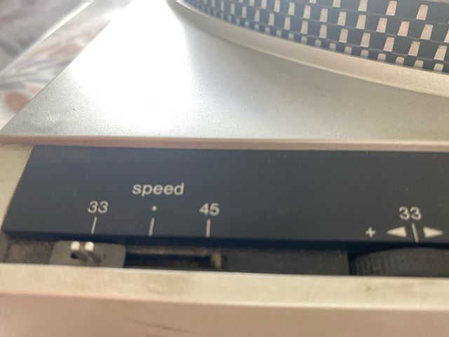 Tocadiscos Technics SL 220 con tapa