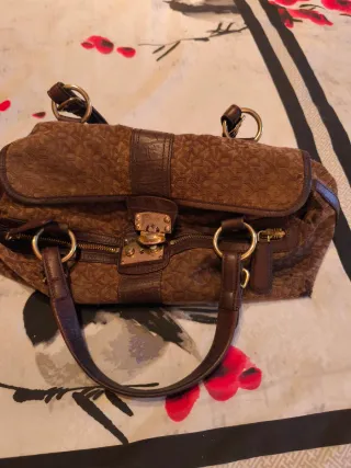 Bolso DKNY Marrón Auténtico
Piel auténtica 
