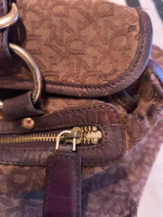 Bolso DKNY Marrón Auténtico
Piel auténtica 
