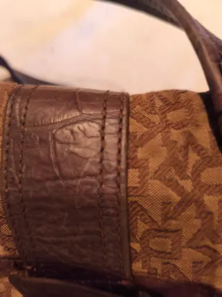 Bolso DKNY Marrón Auténtico
Piel auténtica 
