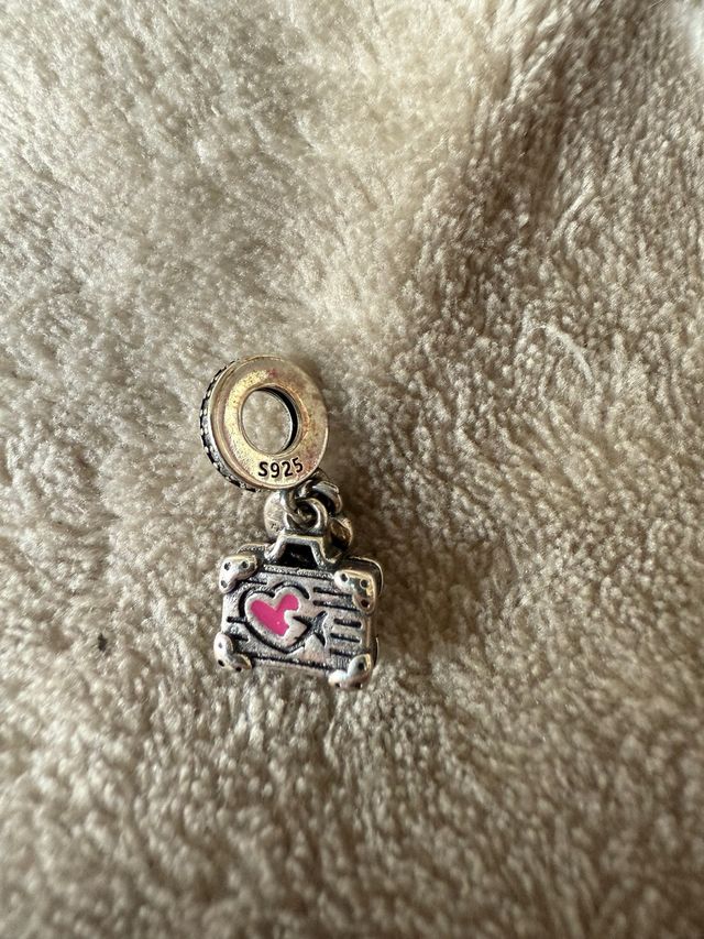 Pandora I love traveling Charm Corazón Maleta