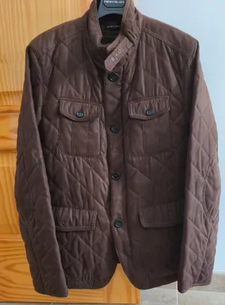 Chaqueta Zara Man acolchada marrón
