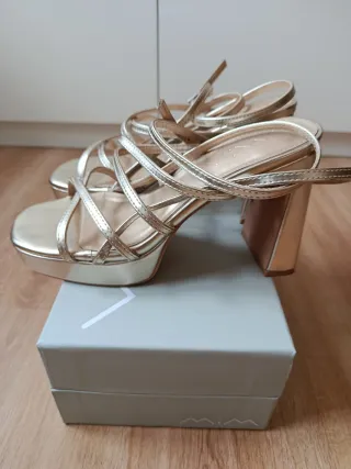 Sandalias doradas fiesta MIM,usadas una única vez