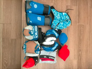 Equipo Hockey Patines: Espinilleras, Guantes, Casc