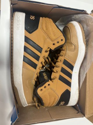 Zapatillas Adidas Marrones y Negras