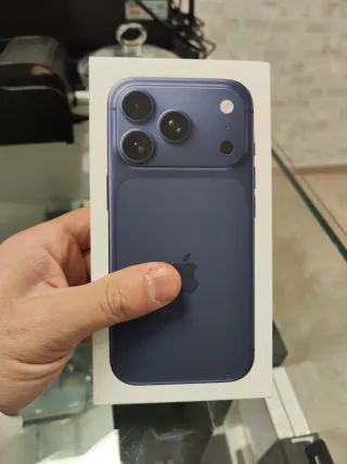 iPhone 17 Pro Deep Blue (Disponible en tienda)