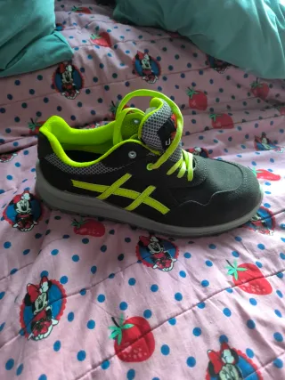 Zapatos de seguridad U-Power negros y verdes