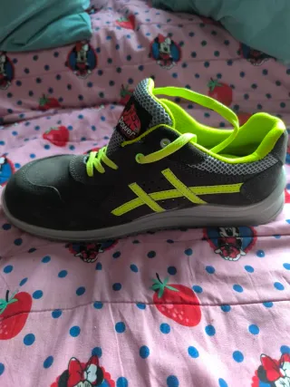 Zapatos de seguridad U-Power negros y verdes