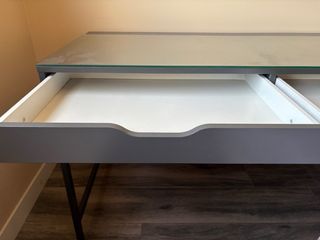Escritorio IKEA gris 2 cajones