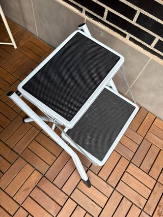 Escalera plegable 2 peldaños blanca