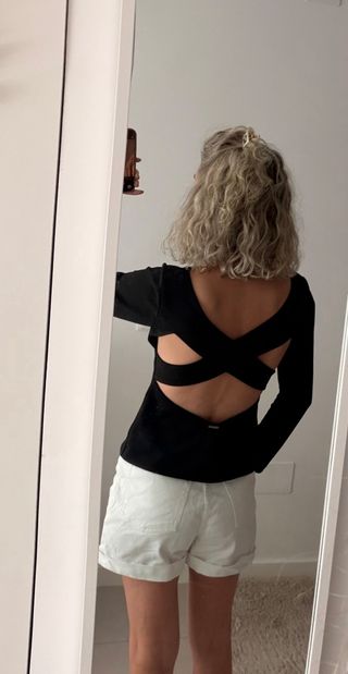 Blusa negra elegante espalda abierta