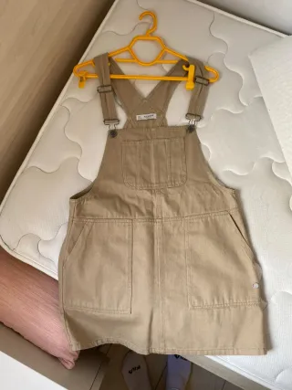 Vestido peto Pull and Bear beige