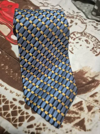 Corbata azul y dorada