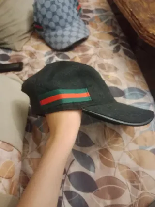 Gorra Gucci Negra con detalles verdes