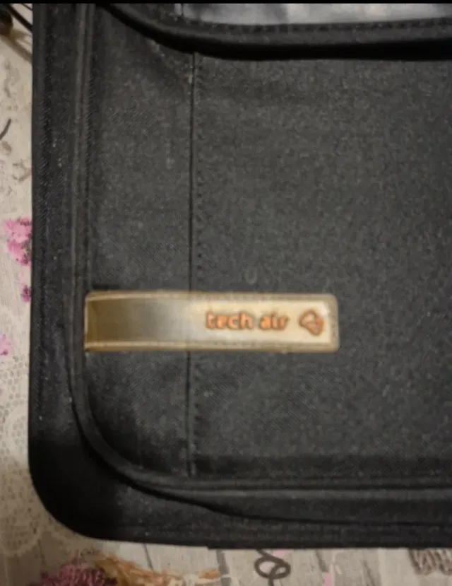 Maletín portátil y documentación