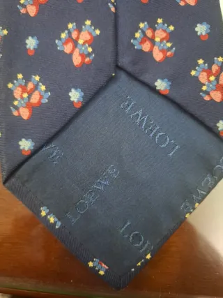 Corbata de seda Loewe azul y roja