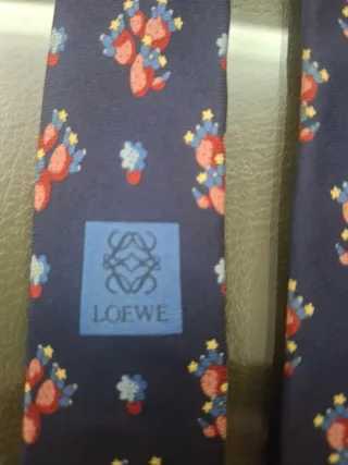 Corbata de seda Loewe azul y roja