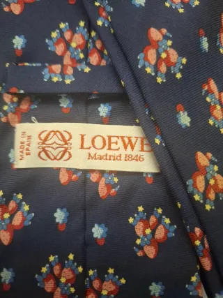 Corbata de seda Loewe azul y roja