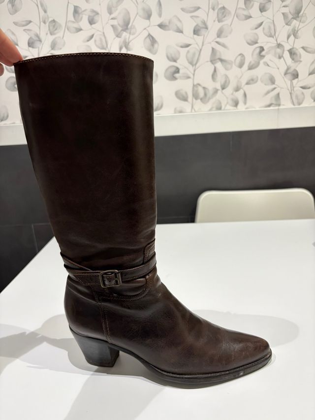 Botas altas de tacón marrones