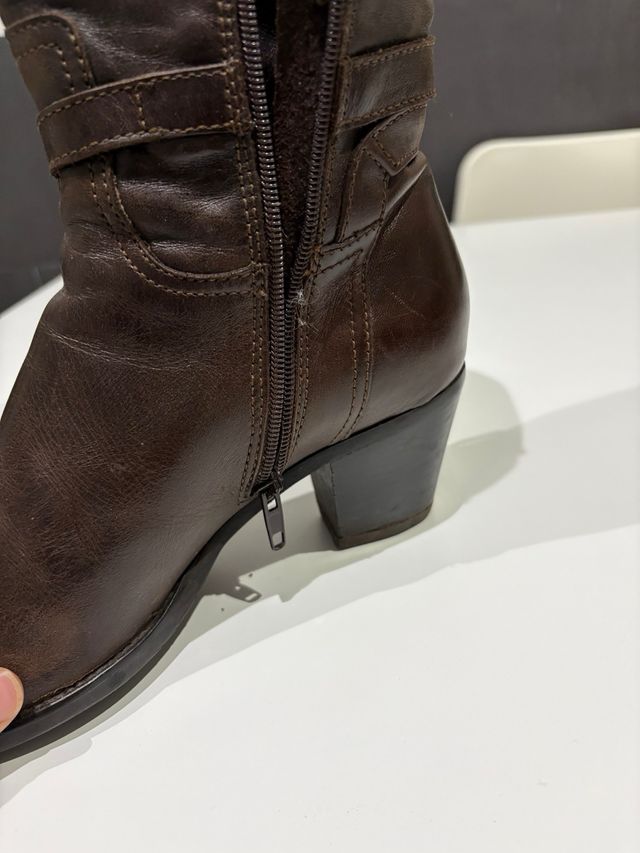 Botas altas de tacón marrones