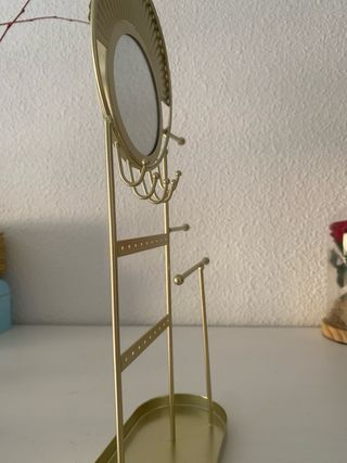Joyero dorado con espejo y colgadores