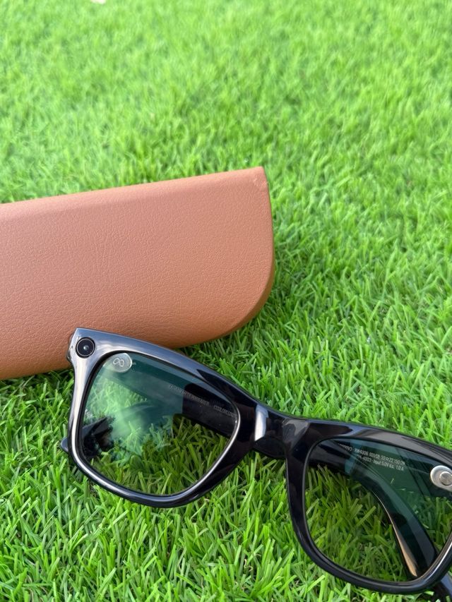 Meta-transizioni fotocromatiche Ray-Ban