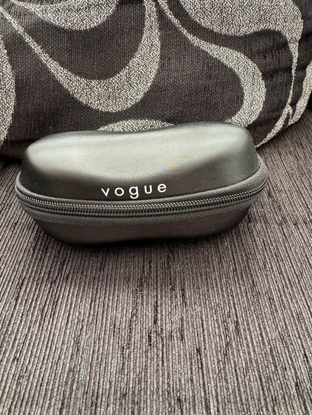 Gafas de sol Vogue moradas y negras