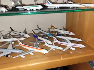 Colección 50 maquetas aviones 1:500
