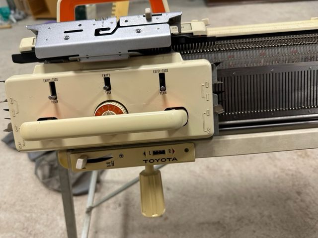 Máquina de tricotar Toyota
