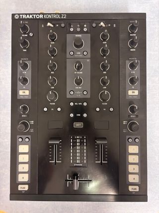 Native Instruments Traktor Kontrol Z2 Mixer