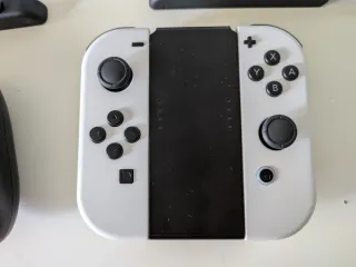 Nintendo Switch OLED bianco e nero