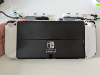 Nintendo Switch OLED bianco e nero