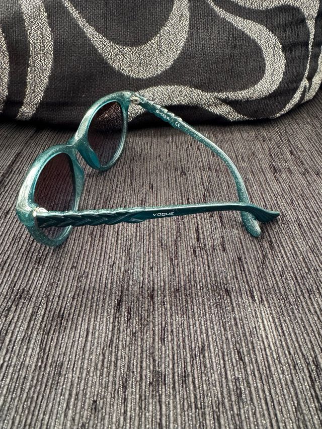 Gafas de sol Vogue negras y verde azulado